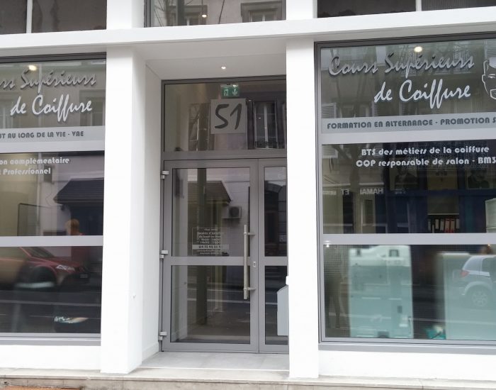 VITRINE COURS DE COIFFURE